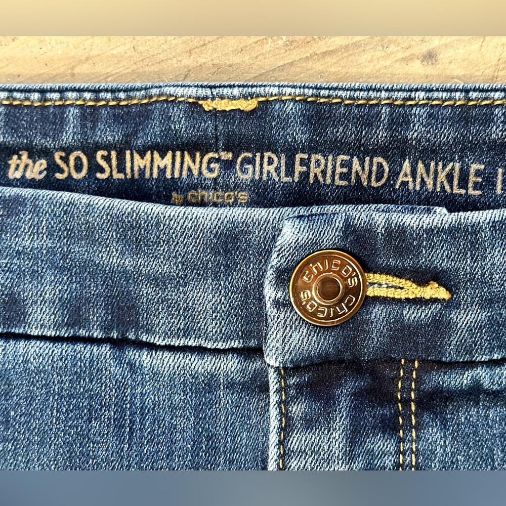 Chico’s EMBROIDERED JEANS Slimming Ankle Flowers Sz 3x - BLUE - Picture 10 of 12
